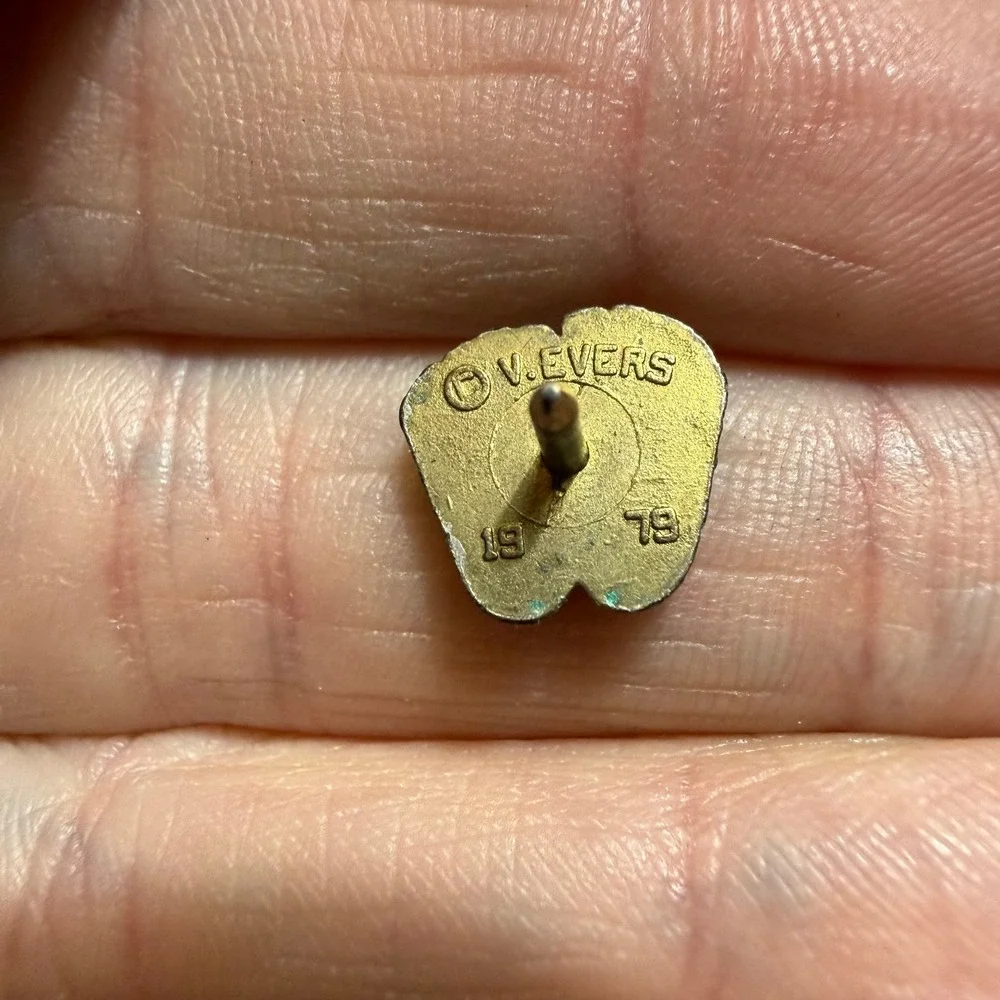 Vintage 1979 V. Evers Baby Feet Lapel Pin Gold Tone Pro-Life Footprints 1970s